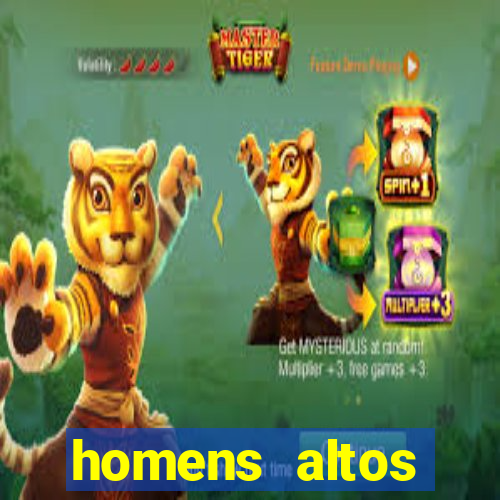 homens altos sarados pelados
